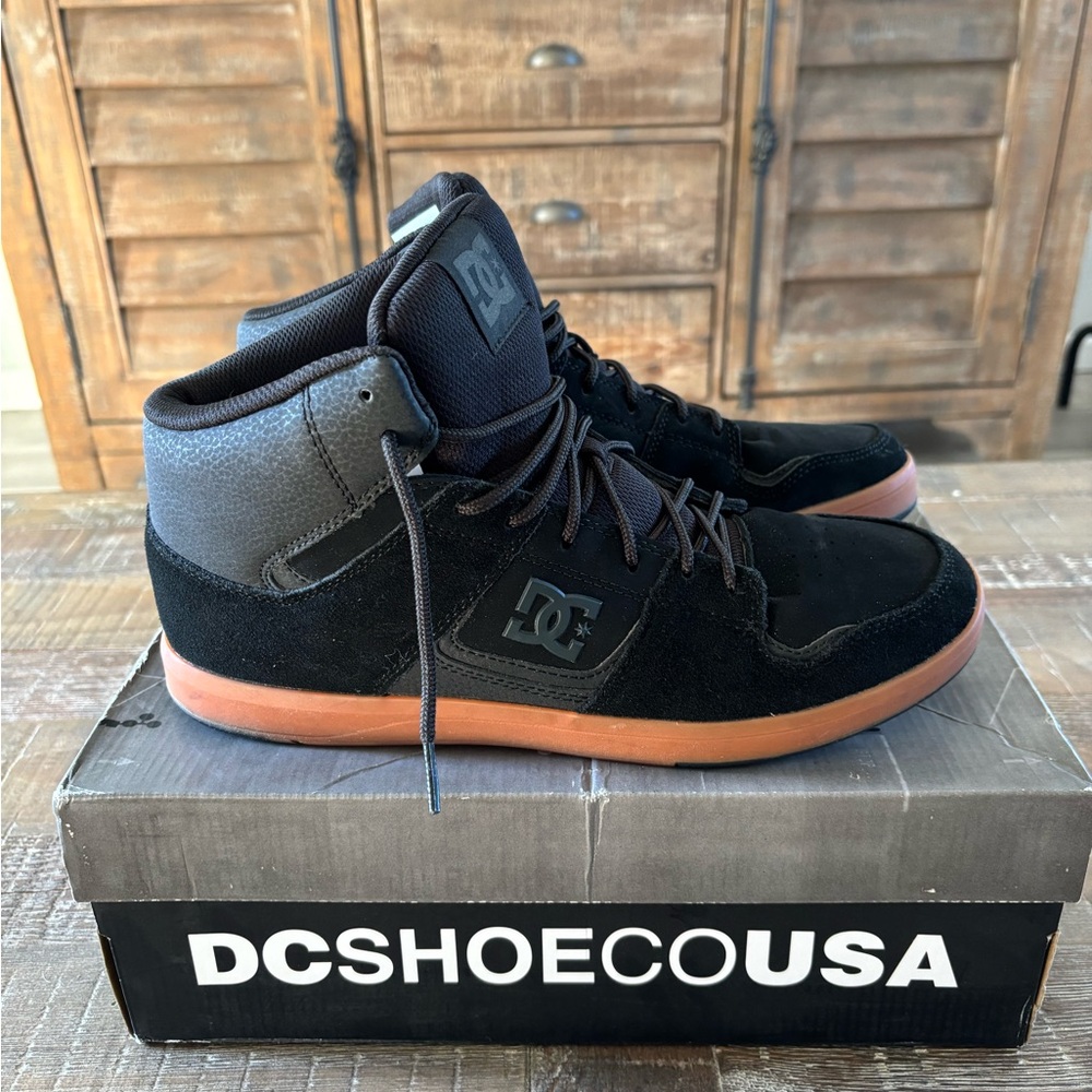 DC Cure Men’s high top skate shoe size 10.5